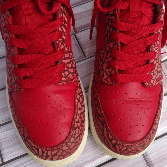 Air Jordan 1 Retro High OG – Midway Sports SIZE 5Y. AIR JORDAN 1 Retro Hi Premium Leather High Basketball Sneakers shoes.